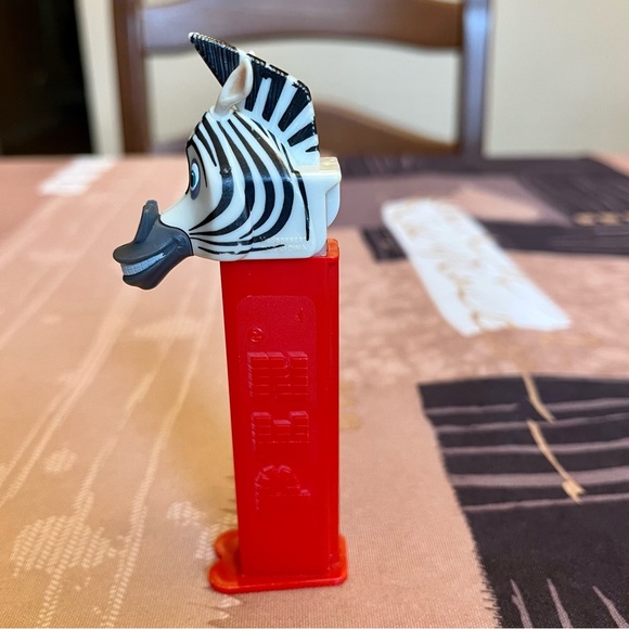 PEZ Candy Dispenser Marty From Madagascar (Hungary) - Picture 3 of 7